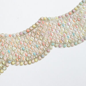 Broad multistone scalloped barfi design